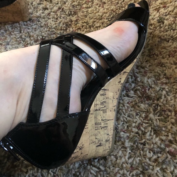 Black sandals 2-1/2” cork heel - Picture 1 of 4